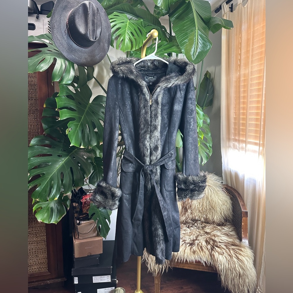 MONTANA CO Black faux fur lined coat with hood
